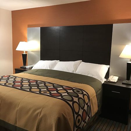 Bay Hill Inns & Suites Neepawa Екстериор снимка