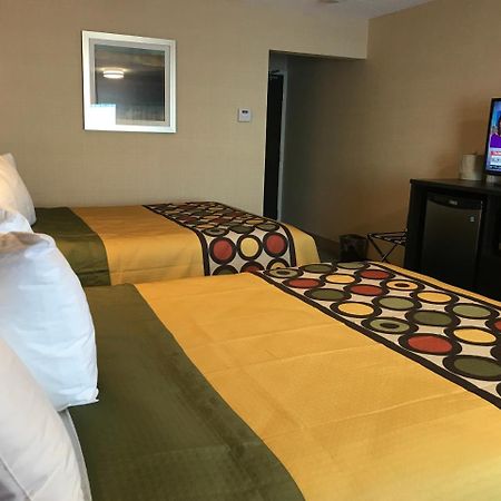 Bay Hill Inns & Suites Neepawa Екстериор снимка