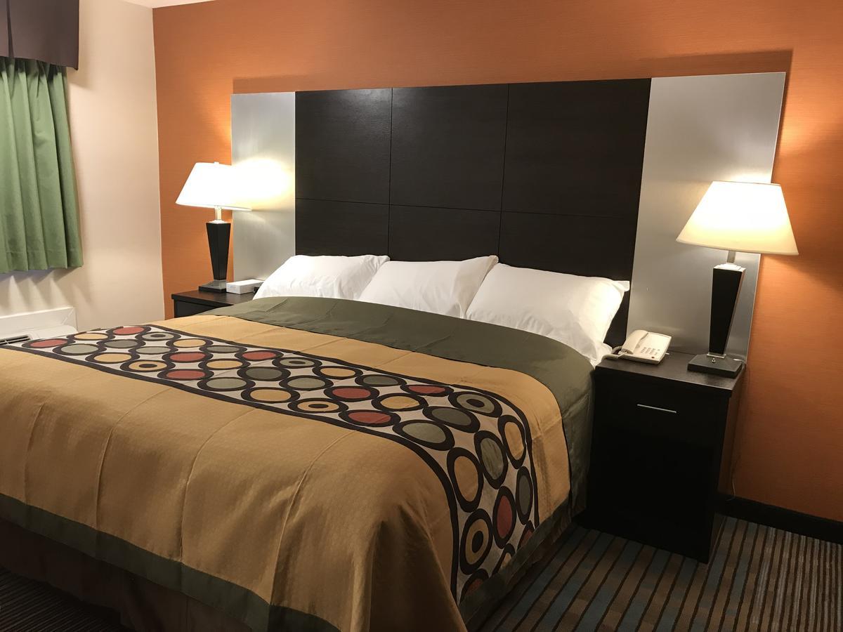 Bay Hill Inns & Suites Neepawa Екстериор снимка