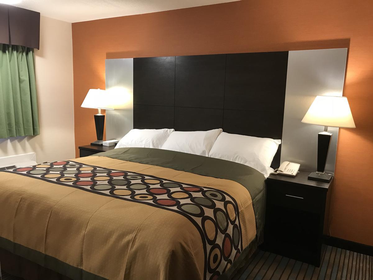 Bay Hill Inns & Suites Neepawa Екстериор снимка