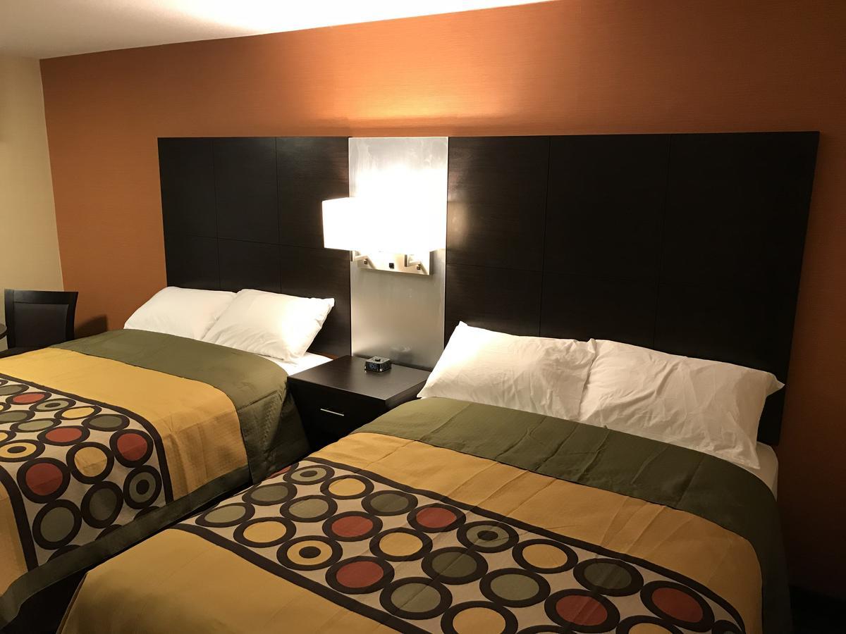 Bay Hill Inns & Suites Neepawa Екстериор снимка