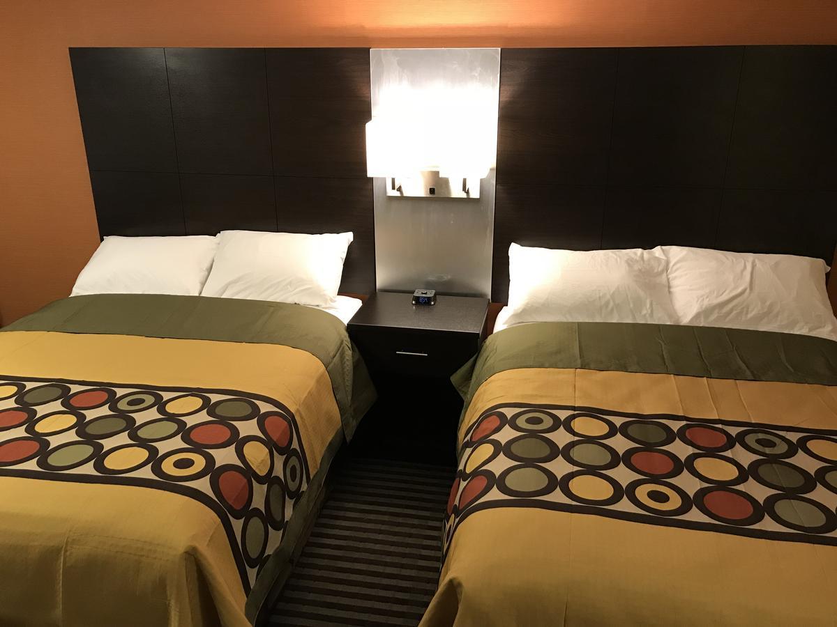 Bay Hill Inns & Suites Neepawa Екстериор снимка