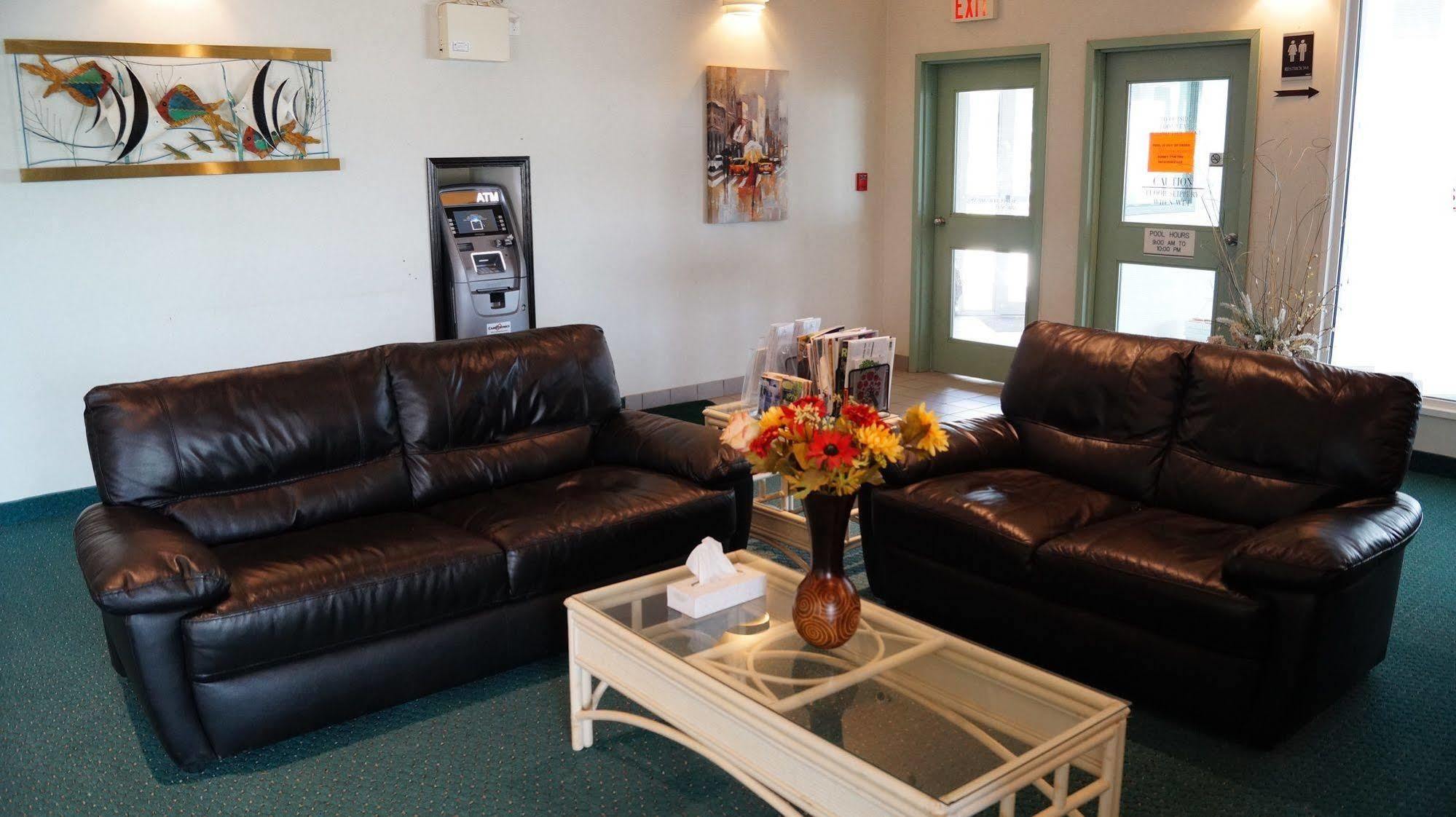 Bay Hill Inns & Suites Neepawa Екстериор снимка