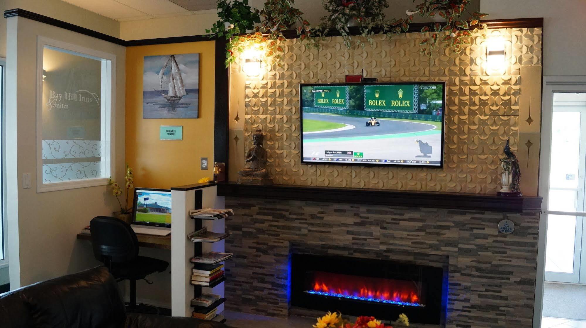 Bay Hill Inns & Suites Neepawa Екстериор снимка