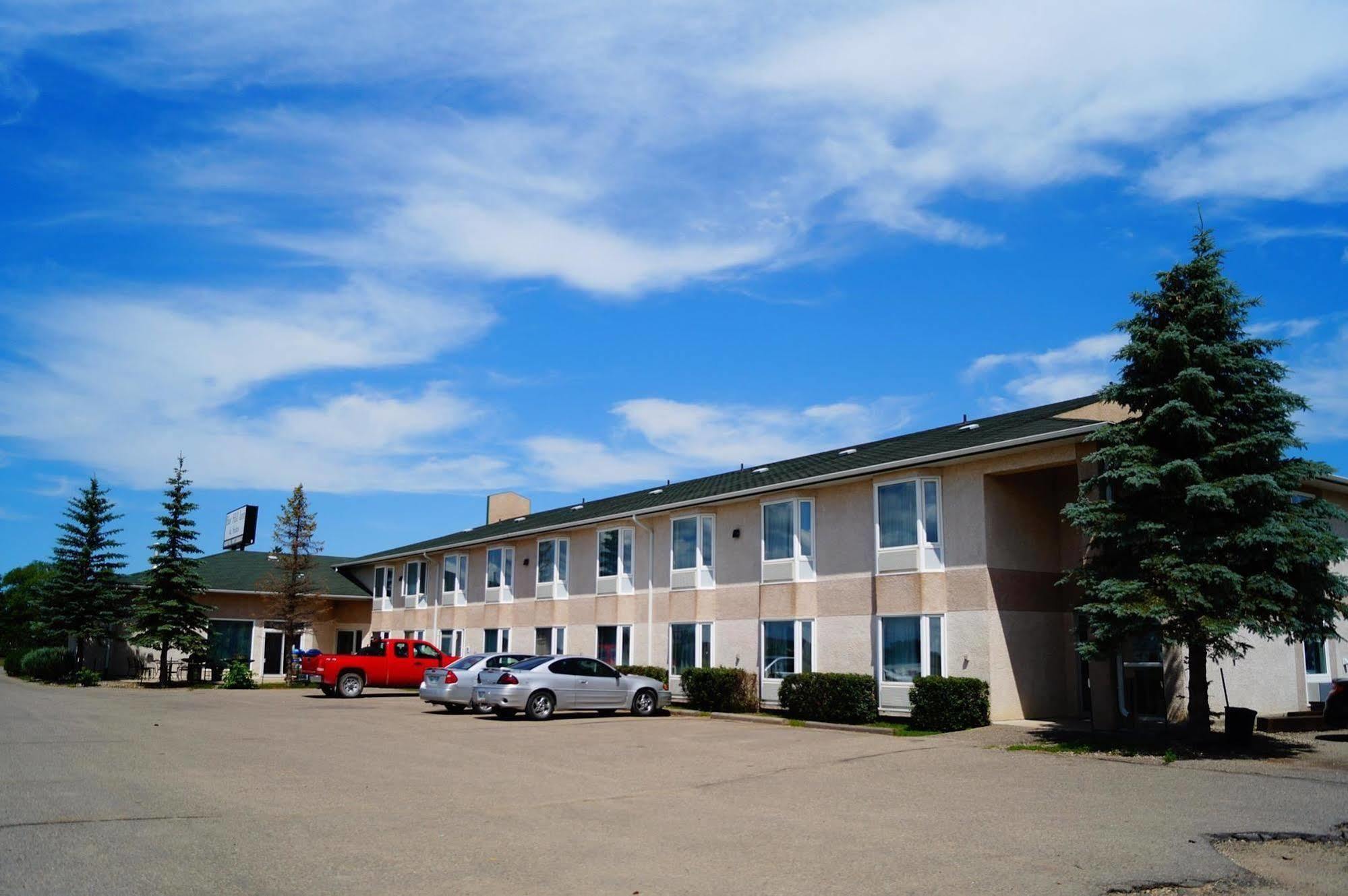 Bay Hill Inns & Suites Neepawa Екстериор снимка