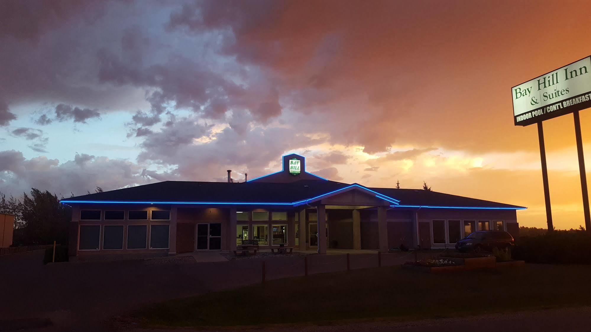 Bay Hill Inns & Suites Neepawa Екстериор снимка