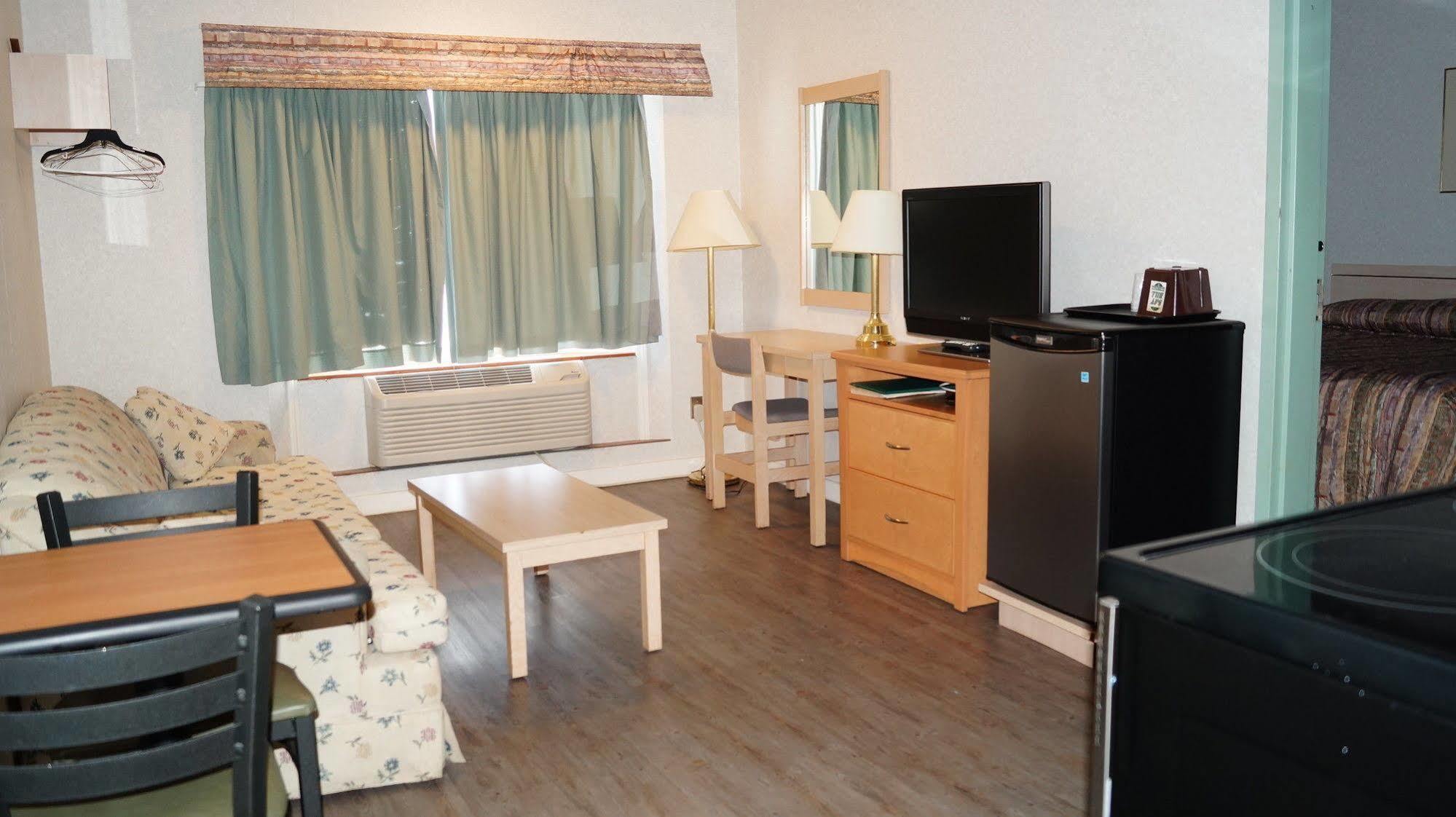 Bay Hill Inns & Suites Neepawa Екстериор снимка