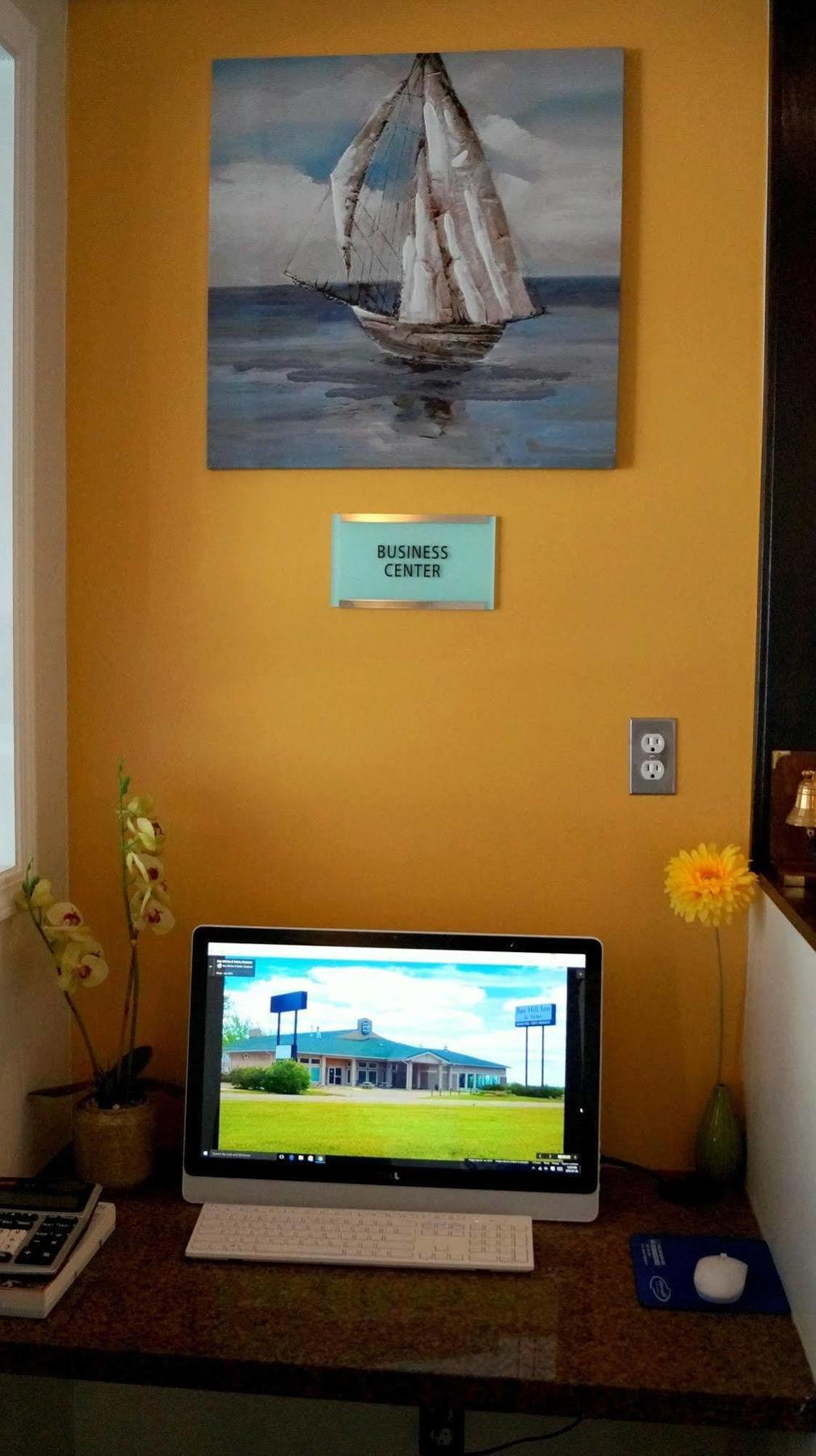 Bay Hill Inns & Suites Neepawa Екстериор снимка