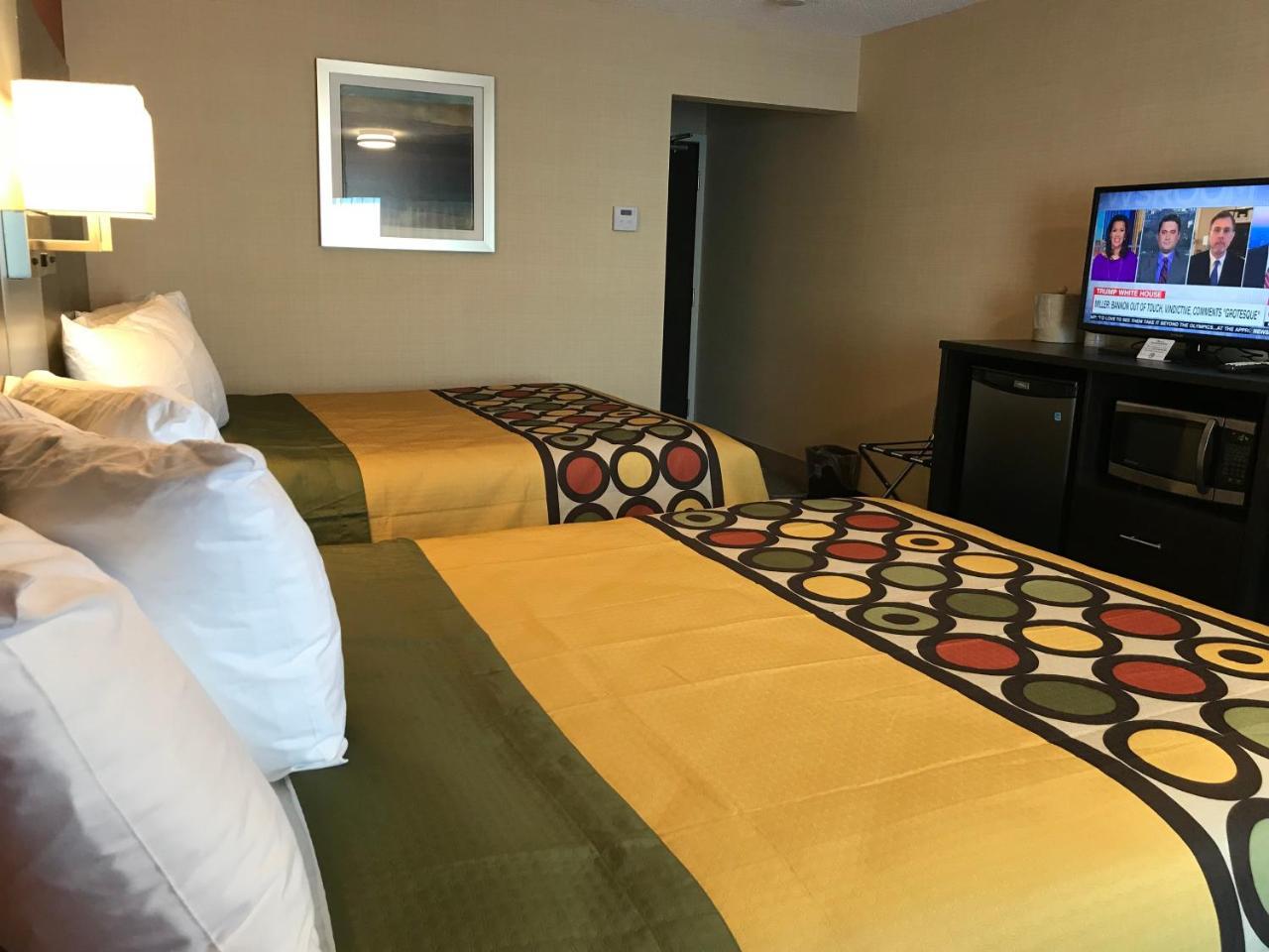 Bay Hill Inns & Suites Neepawa Екстериор снимка