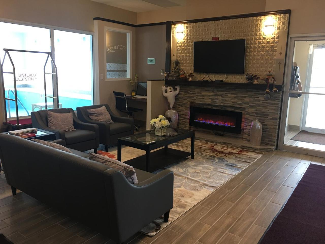 Bay Hill Inns & Suites Neepawa Екстериор снимка