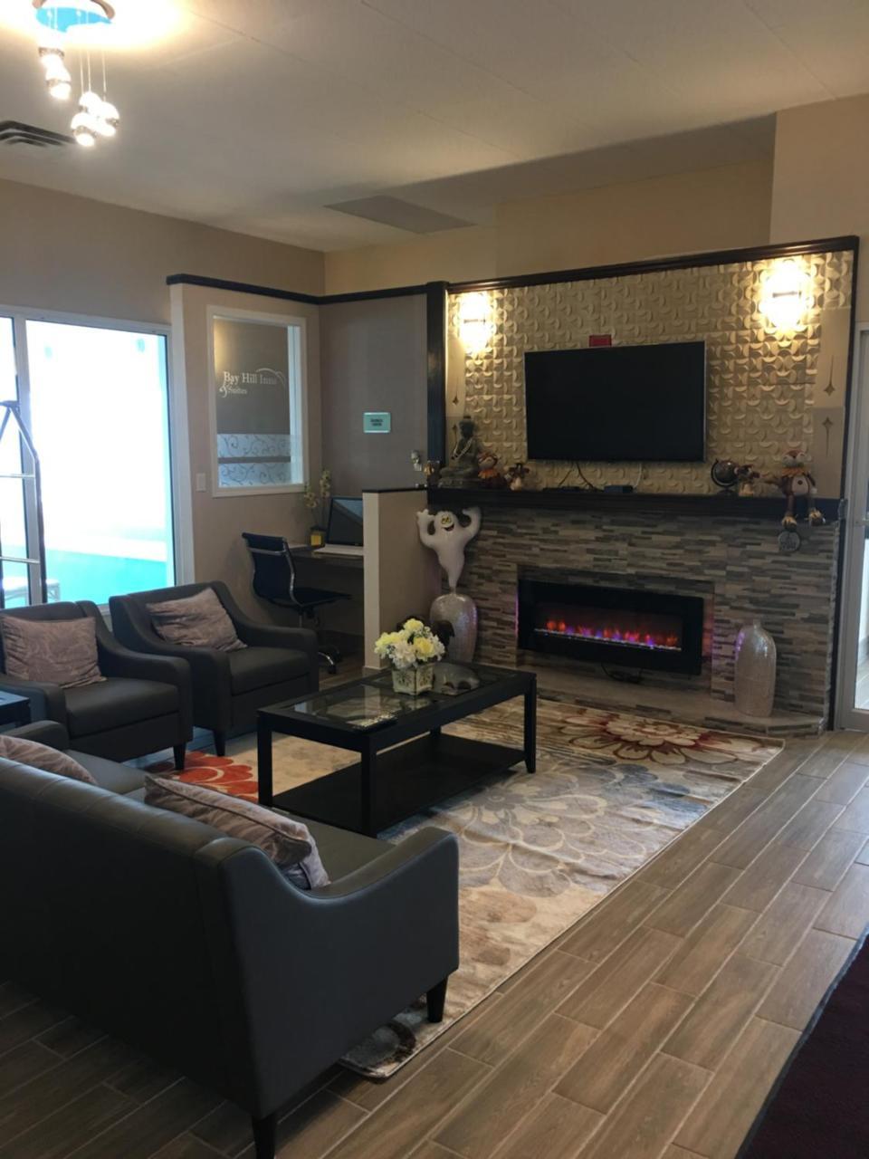Bay Hill Inns & Suites Neepawa Екстериор снимка