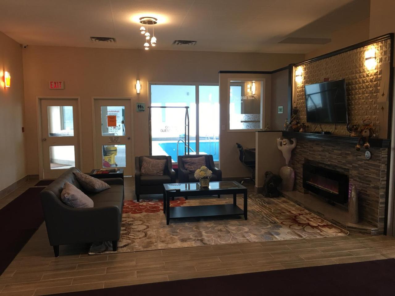 Bay Hill Inns & Suites Neepawa Екстериор снимка